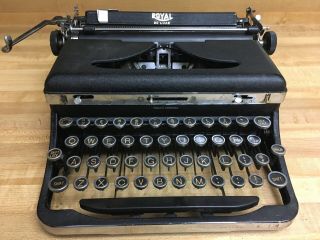 1930s Royal De Luxe Typewriter With Round Keys For Restoration