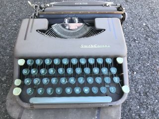 Vintage Smith Corona Skyriter Portable Typewriter (1950) Early Model