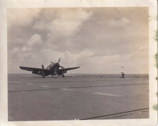 Wwii Us Navy Photo Torpedo Dive Bomber Landing On Aircraft Carrier 72