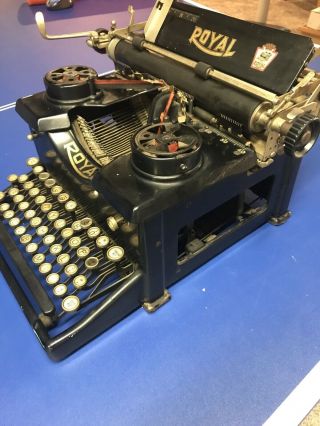 Vintage 1930 Royal Model 10 Typewriter w/ Beveled Glass Sides (Serial X - 834059) 3