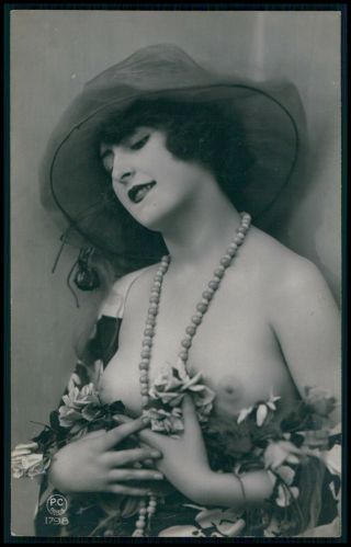 French Nude Woman With Glamour Big Hat Old 1920s Photo Postcard