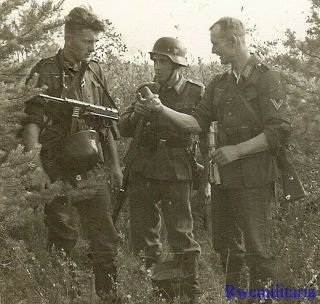 Best Wehrmacht Troops W/ Mp - 40 Sub - Mg Conferring In Field