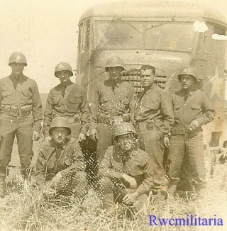 Terrific Group Us Soldiers Posed In Field W/ Gmc Heavy Truck; 1944