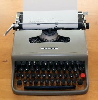 1950s Olivetti Lettera 22 Portable Typewriter—made In Ivrea Italy - -