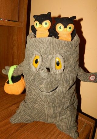 Hallmark Halloween Spooky Tree Owls Singing Sound Motion Lights Plush