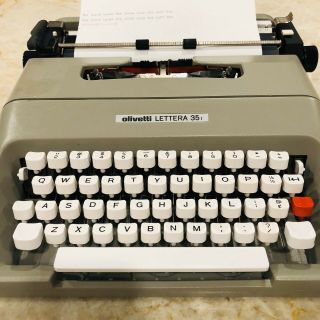 Olivetti Lettera 35i Vintage Typewriter - Red/Black Ribbon 2