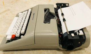 Olivetti Lettera 35i Vintage Typewriter - Red/Black Ribbon 3
