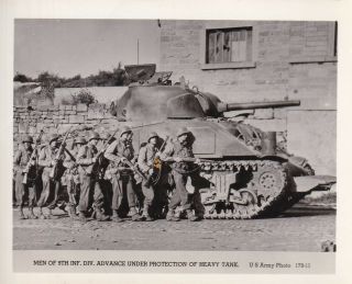 Wwii Photo Battle Of Bulge 9th Division & M4 Sherman Tank Belgium 152