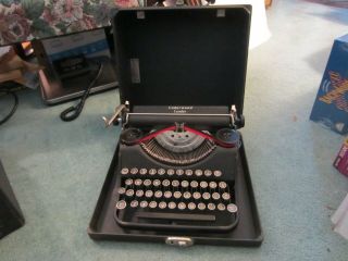 Vintage Underwood Leader Portable Typewriter With Case