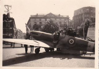 Wwii Snapshot Photo British Raf Spitfire Fighter 1944 Liege Belgium 53