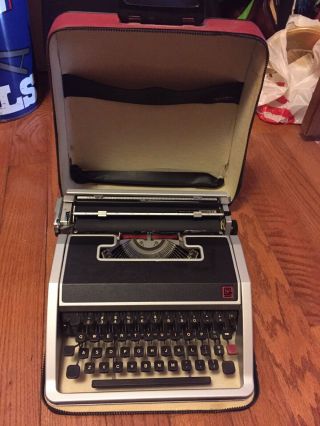 Vintage 60s Olivetti Underwood Lettera 33 Portable Typewriter W/ Red Case Italy