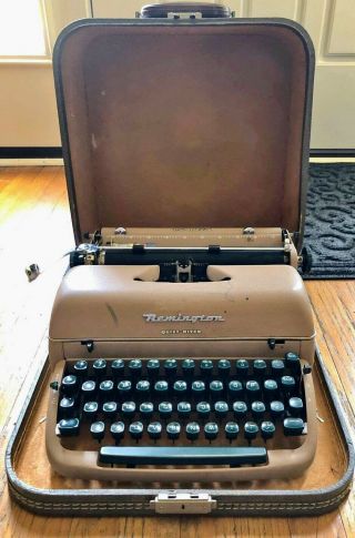 1950s Remington Quiet - Riter Typewriter In With Case