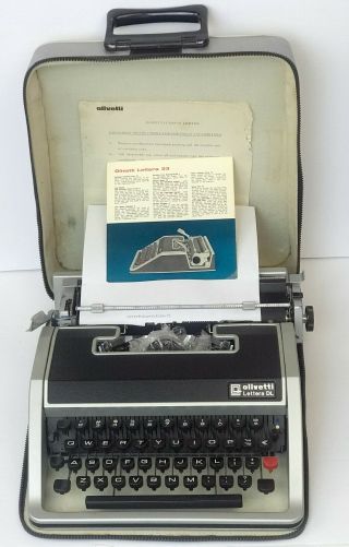 Olivetti Lettera 33 Underwood Portable Typewriter Vintage W/ Case