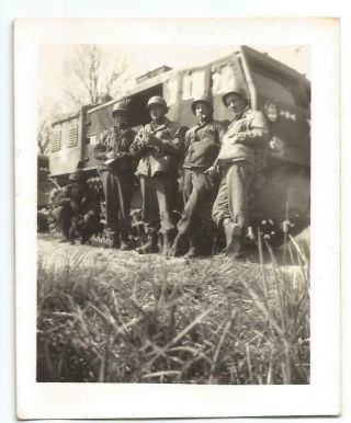 Ww2 Photo - 4 Us Soldiers With M6 High - Speed Artillery Tractor