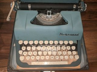 Vintage Underwood Leader Typewriter With Case