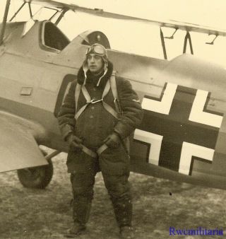 Port.  Photo: Awesome Luftwaffe Pilot Posed By Bücker Bü - 131 Trainer Plane