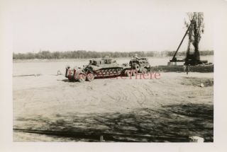 Wwii Photo - 696th Engineer Pdc - Us Army Truck Transports M26 Pershing Tank