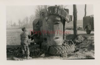 Wwii Photo - 696th Engineer Pdc - Us Soldier W/ Knocked Out M4 Sherman Tank