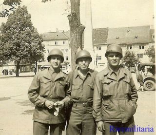 War Buddies Trio Helmeted Us Soldiers On German Street; Saalfeld 1945