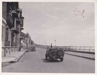 Orig Signal Corps 8x10 Photo German Barbed Wire Obstacle Jeep Beach La Baule 135