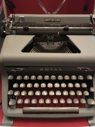 Vintage Royal Quiet De Luxe Typewriter With Hard Case With Key
