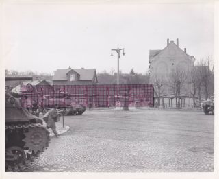 Orig Signal Corps 8x10 Photo 7th Armored 99th Division Sherman Tanks Weitzlar 60
