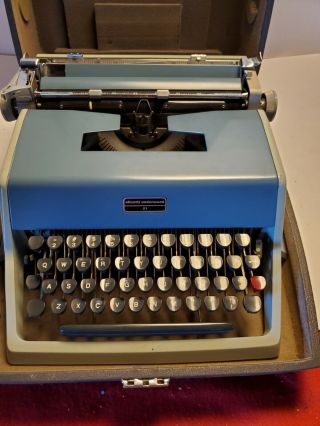 1966 Vintage Olivetti Underwood 21 Typewriter W/ Case - Great