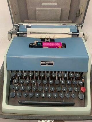 1966 Vintage Olivetti Underwood 21 Typewriter W/ Case - Great