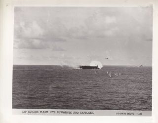 Wwii Us Navy Photo Japanese Kamikaze Attack Uss Suwannee Leyte Gulf 670