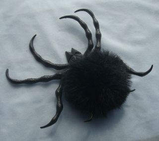 Halloween Large 7 " Black Plastic Recluse Plush Body Spider Figurine