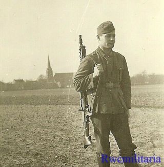 Warrior Full View Pic Wehrmacht Soldier In Field Shouldering Mg - 34 Machine Gun