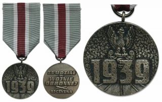 3247 Poland Polish Wwii Medal For Participation In The War Of Defense 1939 Origi