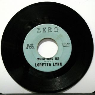 LORETTA LYNN.  I ' M A HONKY TONK GIRL/WHISPERING SEA 1960 7 