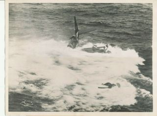 June 27 1945 Wwii Press Photo Us Navy Scout Airplane Sinking,  Airmen Struggle