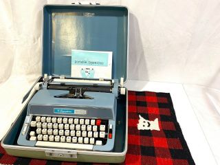 Vintage Montgomery Wards Signature 510d Typewriter -