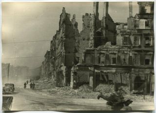 Wwii Large Size Press Photo: Ruined Berlin Street View,  May 1945