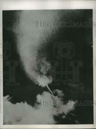 1944 Press Photo A German Fighter Plane Burns In The Night Sky Over Europe