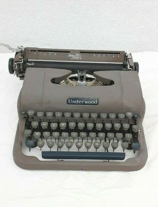 Vintage Underwood Portable Typewriter Finger Flite Champion
