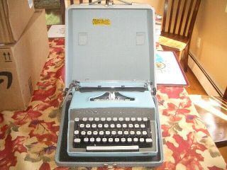 Vintage Remington Travel - Riter Typewriter Blue