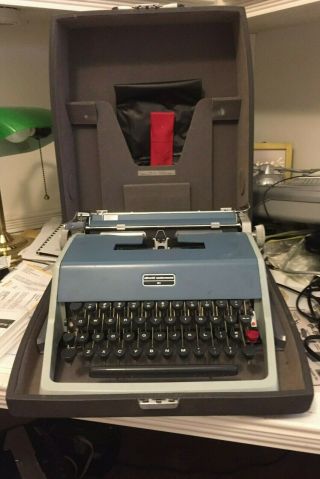 Vintage 1966 Olivetti Underwood 21 Typewriter W/ Case,  Key,  Dust Cover,  Brushes