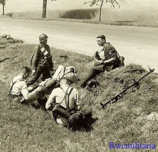 Resting View Luftwaffe Field Division Troops W/ Mg - 13 Machine Gun By Road; 1942