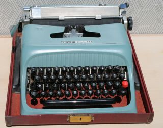 Vintage Olivetti Studio 44 Typewriter With Case