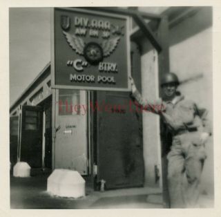 Wwii Photo - 1st Infantry Division - Us Gi & Anti Aircraft Unit Big Red One Sign