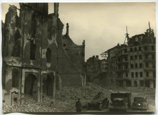 Wwii Press Large Size Photo: Ruined Berlin Street View,  May 1945
