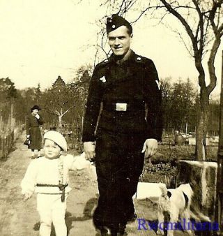 Too Cute German Panzer Obergefreiter Posed W/ His Young Daughter