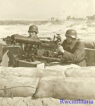 Port.  Photo: Alarm Wehrmacht Troops W/ Aa Machine Gun In Position On Beach