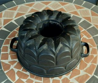 Cast Iron Baking Pan Mold Bundt Cake Le Creuset 24 The Royal King Antique Rare