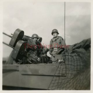 Wwii Photo - 1st Infantry Division - Us Gis W/ M45 Quadmount Aa Gun Meat Chopper