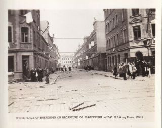 Wwii Us Army Photo White Flags Of Surrender Line Street In Magdeburg 58