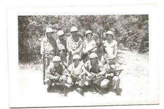 Ww2 Photo - Rough Us Soldiers Posing With Their Thompson Machine Guns